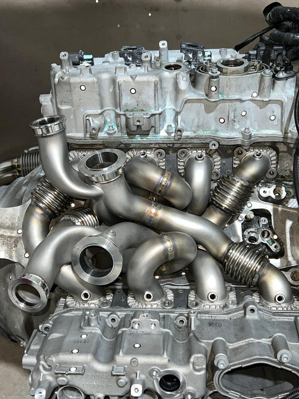 2000WHP capable BMW 4.4tt S63tu4 turbo system — clean supplier-origin gallery image 4