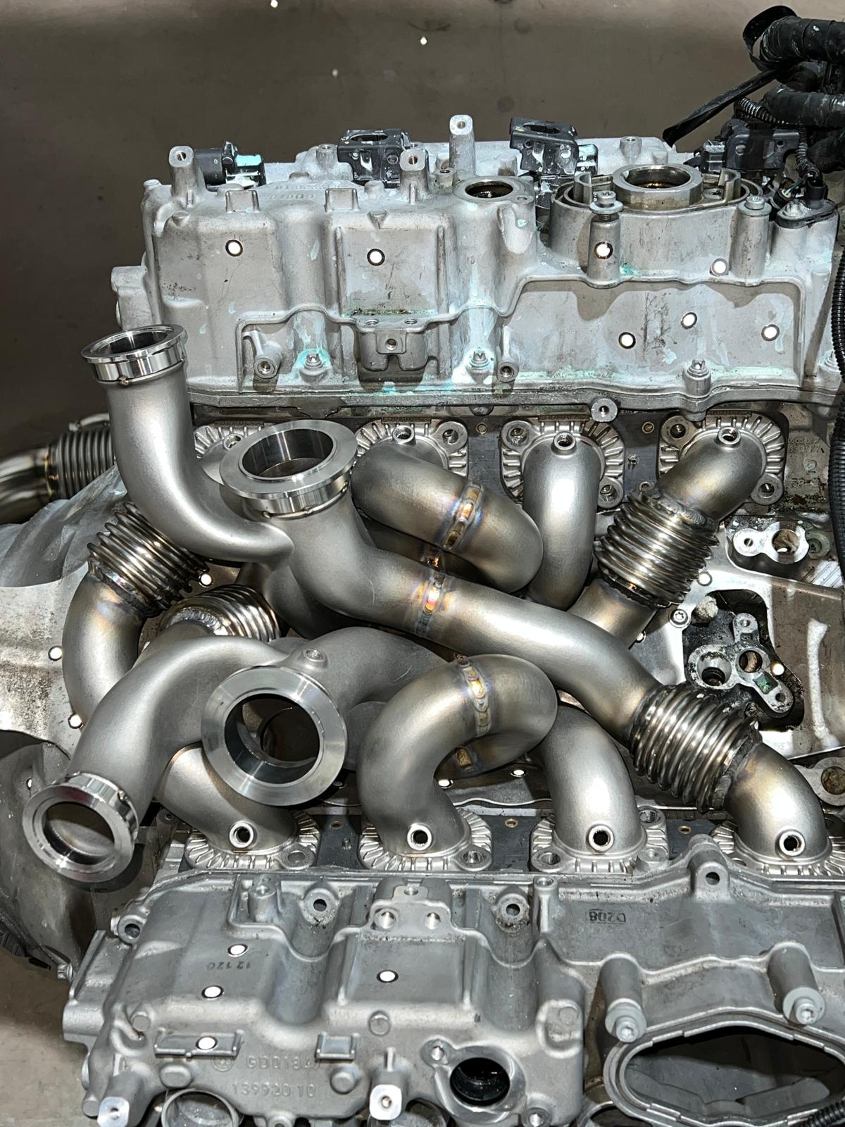2000WHP capable BMW 4.4tt S63tu4 turbo system — clean supplier-origin gallery image 4