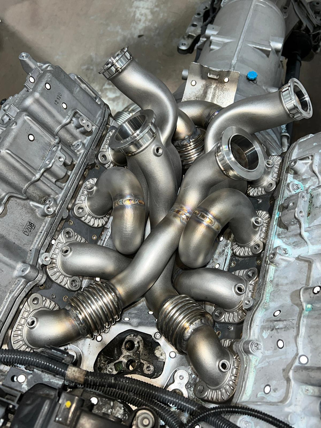 2000WHP capable BMW 4.4tt S63tu4 turbo system — clean supplier-origin gallery image 5